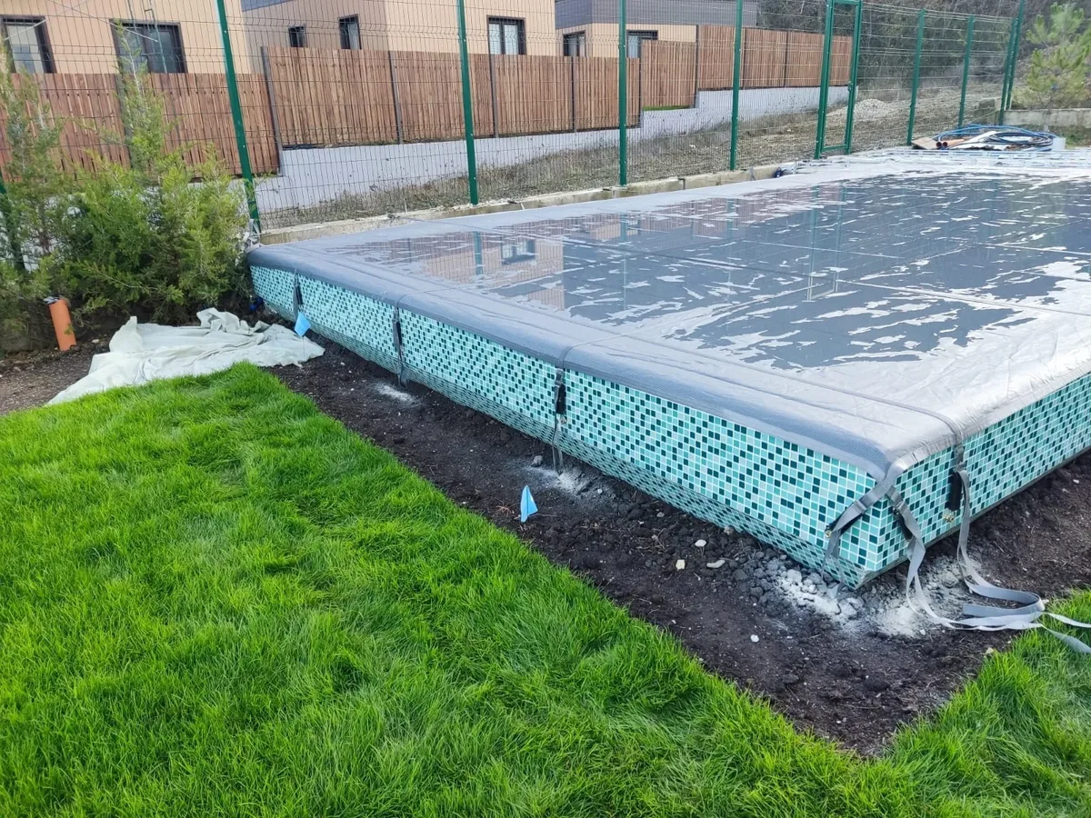 Батутное покрывало на бассейне в Анапе